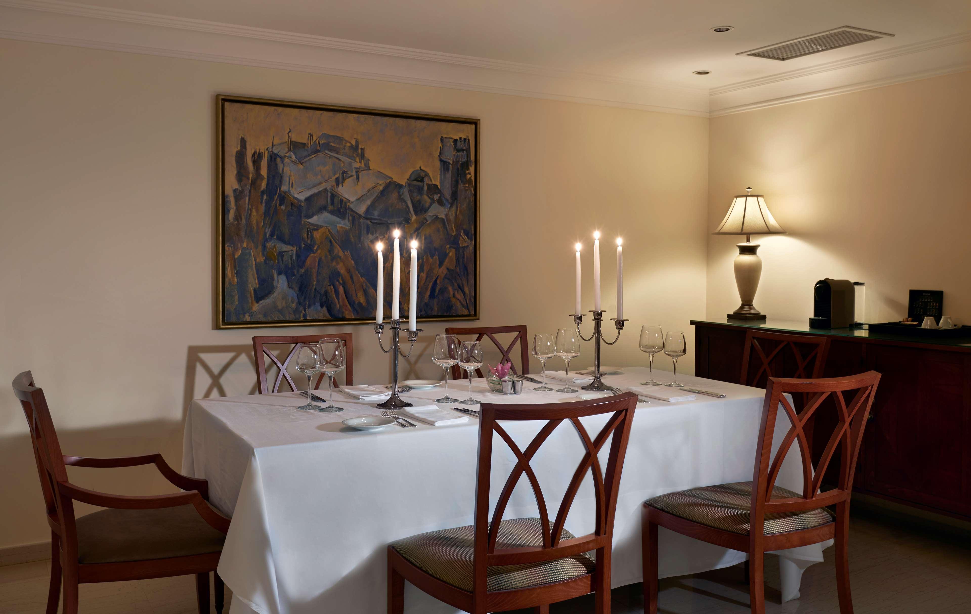 Hyatt Regency Thessaloniki Hotel Luaran gambar A table set for a formal dinner
