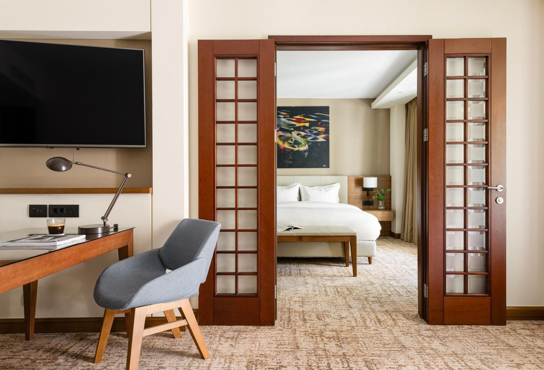 Hyatt Regency Thessaloniki Hotel Luaran gambar A suite at the hotel
