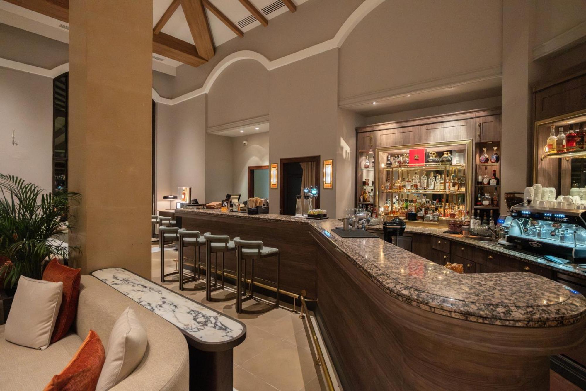Hyatt Regency Thessaloniki Hotel Luaran gambar The bar at the lobby