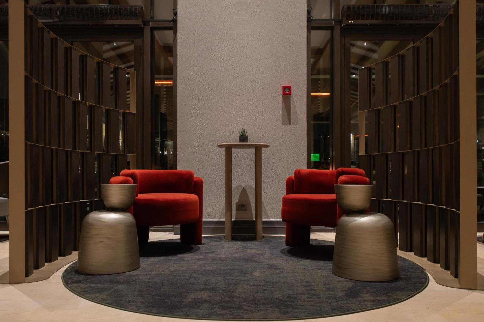 Hyatt Regency Thessaloniki Hotel Luaran gambar The lounge at the airport