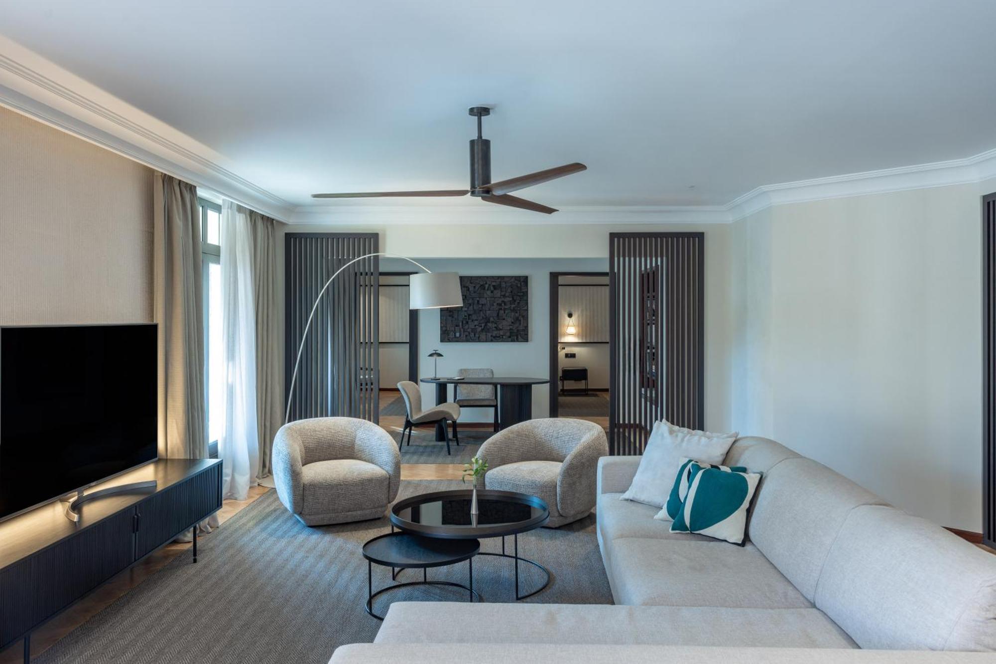 Hyatt Regency Thessaloniki Hotel Luaran gambar A living room with a fan